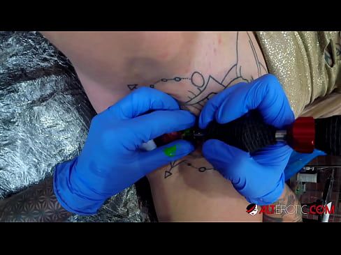 ❤️ tattooed ທີ່ສຸດ Hottie Sully Savage ໄດ້ຮັບ tattoo ສຸດ clitoris ຂອງນາງ ❤ ມີເພດສຳພັນ ຢູ່ທີ່ພວກເຮົາ lo.pornokey.ru%